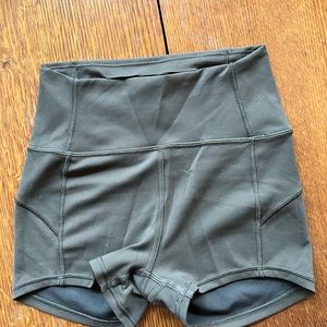 Lululemon In Movement everlux 2.5” short- discontinued! similar to Wunder Train!